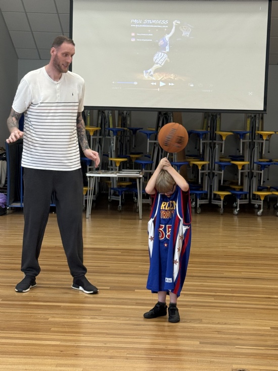 Former Harlem Globetrotter Visits Little Waltham